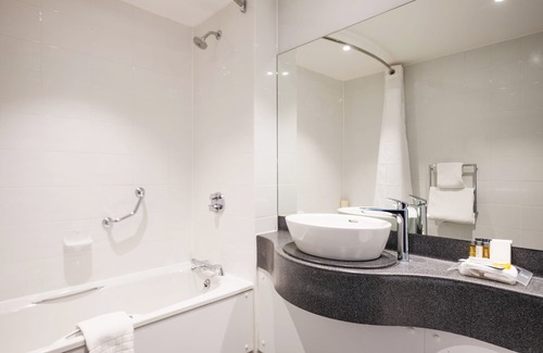 Rushmoor District Hotel | Holiday Inn Farnborough by IHG