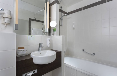 Neu-Isenburg Hotel | Holiday Inn Frankfurt Airport - Neu-Isenburg by IHG