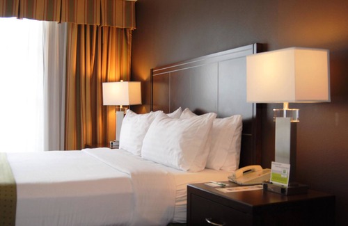 Anaheim Resort Hotel | Holiday Inn Hotel & Suites Anaheim by IHG