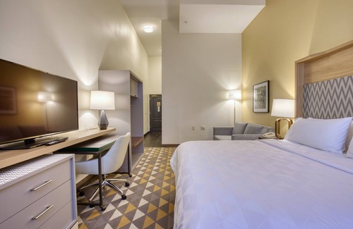 Madison Hotel | Holiday Inn Hotel & Suites Madison West - Middleton by IHG