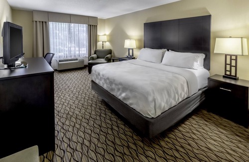 Milwaukee Hotel | Holiday Inn Hotel & Suites-Milwaukee Airport by IHG