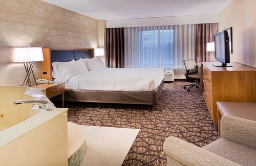 Warren Hotel | Holiday Inn Hotel & Suites Warren by IHG