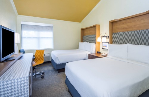 Hyannis Hotel | Holiday Inn Hyannis by IHG