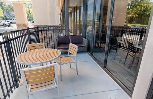 Knoxville Hotel | Holiday Inn Knoxville N - Merchant Drive by IHG
