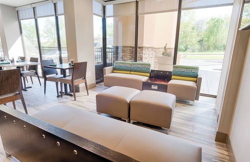 Knoxville Hotel | Holiday Inn Knoxville N - Merchant Drive by IHG