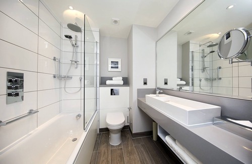 Elmbridge Hotel | Holiday Inn London - Shepperton by IHG