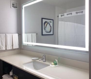 Los Angeles Hotel | Holiday Inn Los Angeles - LAX Airport by IHG