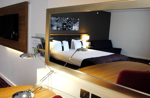 Salford Hotel | Holiday Inn Manchester-Media City UK by IHG