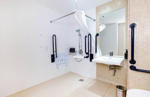 Salford Hotel | Holiday Inn Manchester-Media City UK by IHG