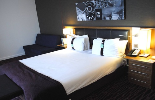 Salford Hotel | Holiday Inn Manchester-Media City UK by IHG