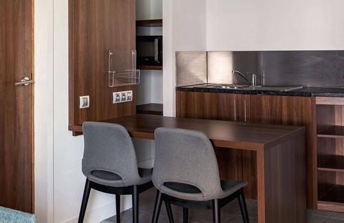 Vitrolles Hotel | Holiday Inn Marseille Airport by IHG