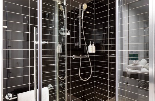 Vitrolles Hotel | Holiday Inn Marseille Airport by IHG