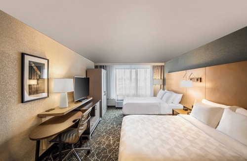 Newark Hotel | Holiday Inn Newark International Airport by IHG