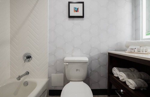 Newark Hotel | Holiday Inn Newark International Airport by IHG