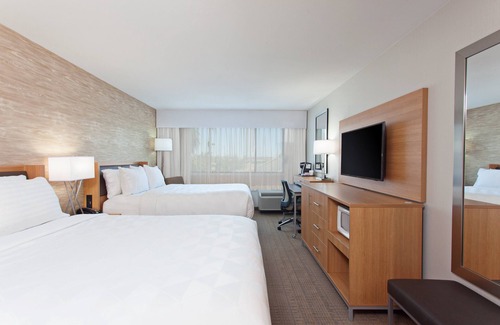 Palmdale Hotel | Holiday Inn Palmdale-Lancaster by IHG