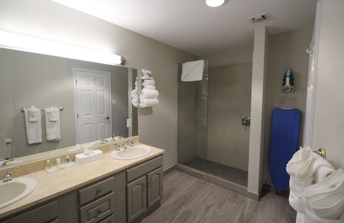 Crystal Harbour Apartment | Holiday Inn Resort Grand Cayman