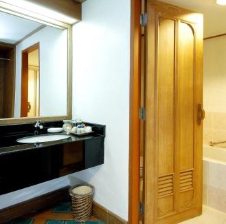 Ao Nang Hotel | Holiday Inn Resort Krabi Ao Nang Beach by IHG