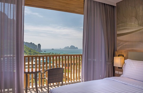 Ao Nang Hotel | Holiday Inn Resort Krabi Ao Nang Beach by IHG