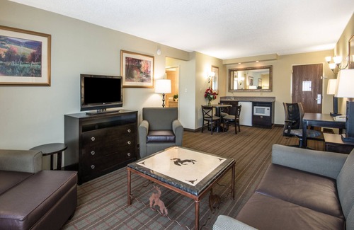Riverton Hotel | Holiday Inn Riverton by IHG