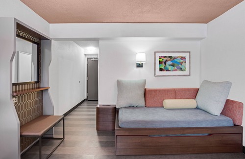 Roanoke Hotel | Holiday Inn Roanoke Airport – Conference CTR by IHG