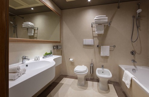 Zona XL Magliana Vecchia Hotel | Holiday Inn Rome- Eur Parco Dei Medici by IHG