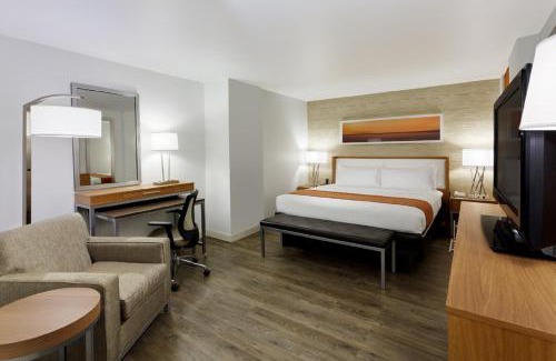 Downtown San Antonio Hotel | Holiday Inn San Antonio-Riverwalk by IHG