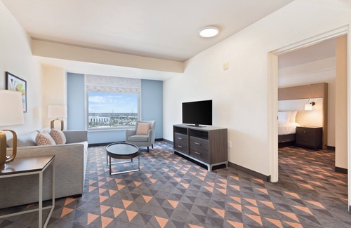 Florida Center Hotel | Holiday Inn & Suites Across From Universal Orlando by IHG