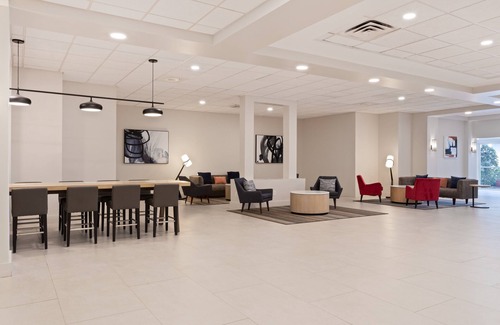 Florida Center Hotel | Holiday Inn & Suites Across From Universal Orlando by IHG