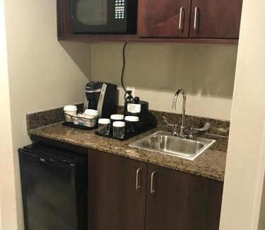 Northeast Heights Hotel | Holiday Inn & Suites Albuquerque-North I-25 by IHG