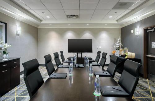 East Point Hotel | Holiday Inn & Suites Atlanta Airport North by IHG
