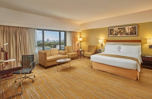 San Lorenzo Hotel | Holiday Inn & Suites Makati by IHG