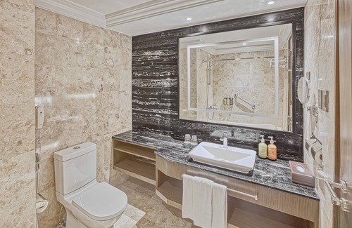Ortigas Center Hotel | Holiday Inn & Suites Manila Galleria by IHG