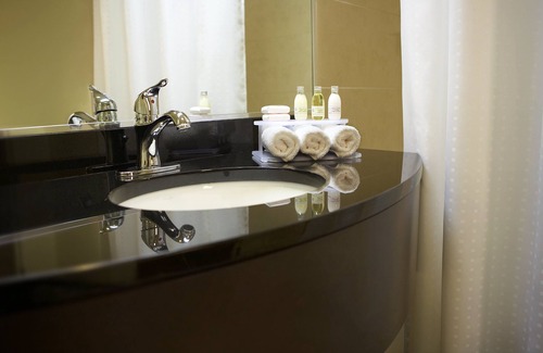 Lachine Hotel | Holiday Inn & Suites Montreal Airport by IHG