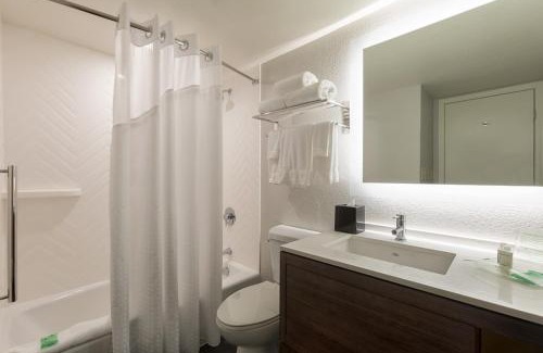 Kissimmee Hotel | Holiday Inn & Suites Orlando SW - Celebration Area by IHG