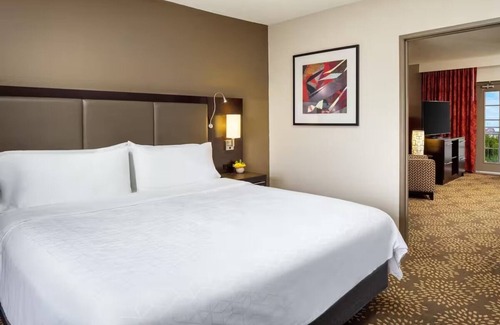 Camelback East Hotel | Holiday Inn & Suites Phoenix Airport North, Standard King - Free Airport Shuttle