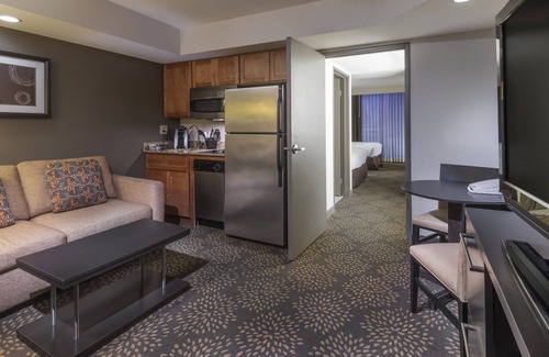 Camelback East Hotel | Holiday Inn & Suites Phoenix Airport North by IHG