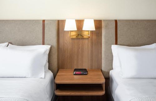 Springfield Hotel | Holiday Inn & Suites Springfield-I-44 by IHG