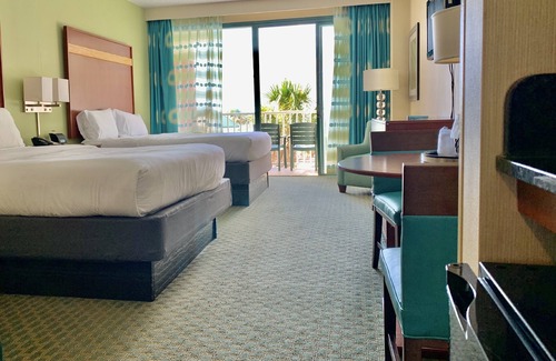 Northeast Virginia Beach Hotel | Holiday Inn & Suites Virginia Beach North Beach by IHG