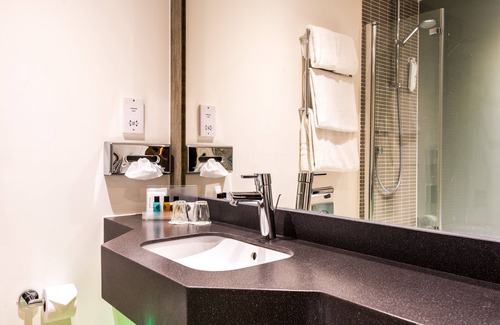 Swindon Hotel | Holiday Inn Swindon by IHG