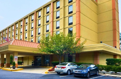 Towson Hotel | Holiday Inn Express Towson - Baltimore North, an IHG Hotel