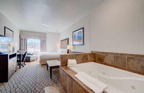 West Yellowstone Hotel | Holiday Inn West Yellowstone by IHG.