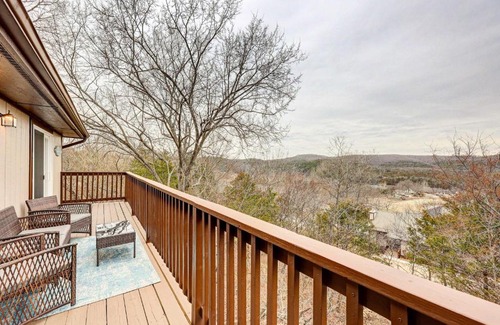 Eureka Springs House | Holiday Island Vacation Rental with 2 Balconies