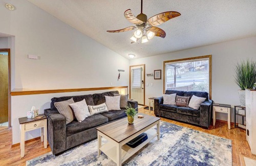 Eureka Springs House | Holiday Island Vacation Rental with 2 Balconies