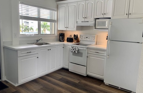 East Fort Lauderdale Hotel | Holiday Isle Yacht Club