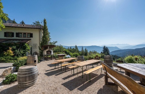 Tesimo Apartment | Holiday Apartment "Hasental" at Baumannhof with Wi-Fi & Balcony