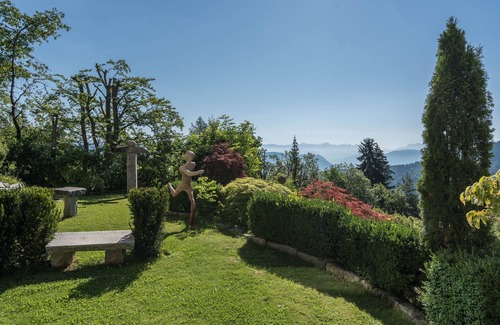Tesimo Apartment | Holiday Apartment "Hasental" at Baumannhof with Wi-Fi & Balcony