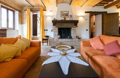 SantʼAngelo in Pontano House | Holiday house Sant'Angelo in Pontano for 1 - 18 persons with 8 bedrooms - Holiday home