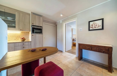 Verano Apartment | Holiday Apartment 'Alber - Hias' with Private Terrace & Wi-Fi