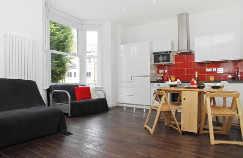 Hammersmith Broadway Apartment | Holiday Lets London - I3