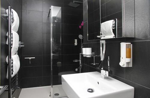 Hammersmith Broadway Apartment | Holiday Lets London - I4